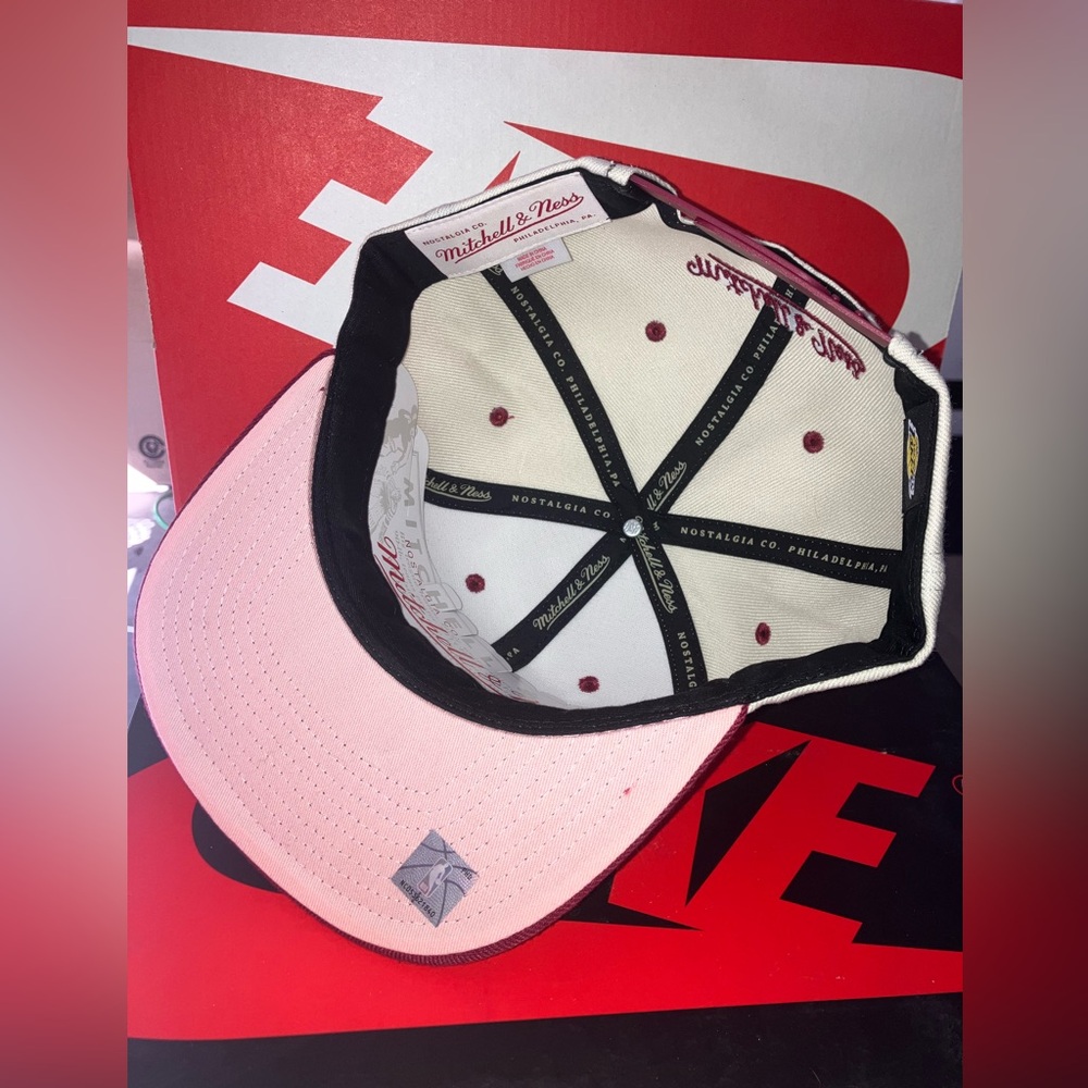 NWT LA Lakers SnapBack Mitchell & Ness NBA Hat - Picture 4 of 4